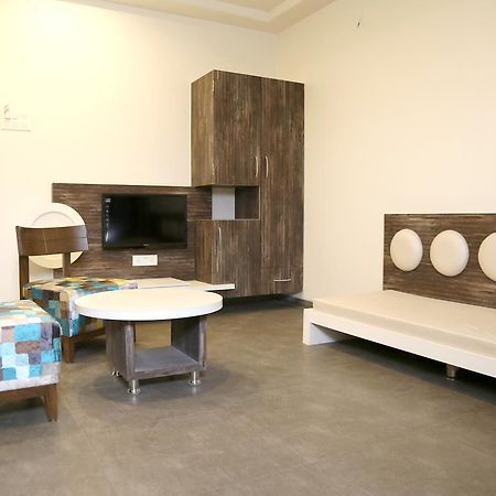 Hotel Vrinda Latur Bagian luar foto