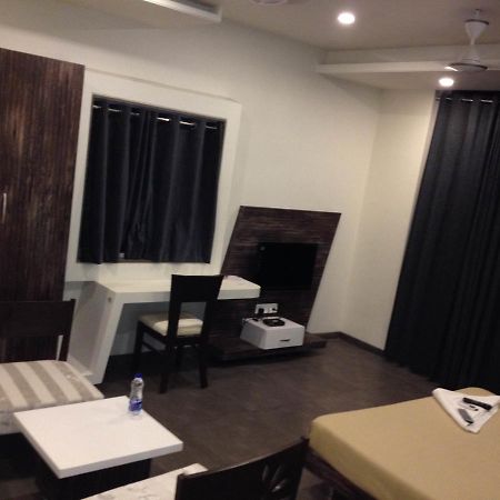 Hotel Vrinda Latur Bagian luar foto
