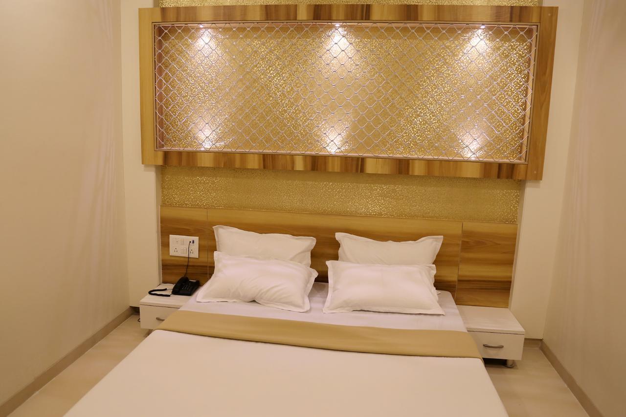 Hotel Vrinda Latur Bagian luar foto