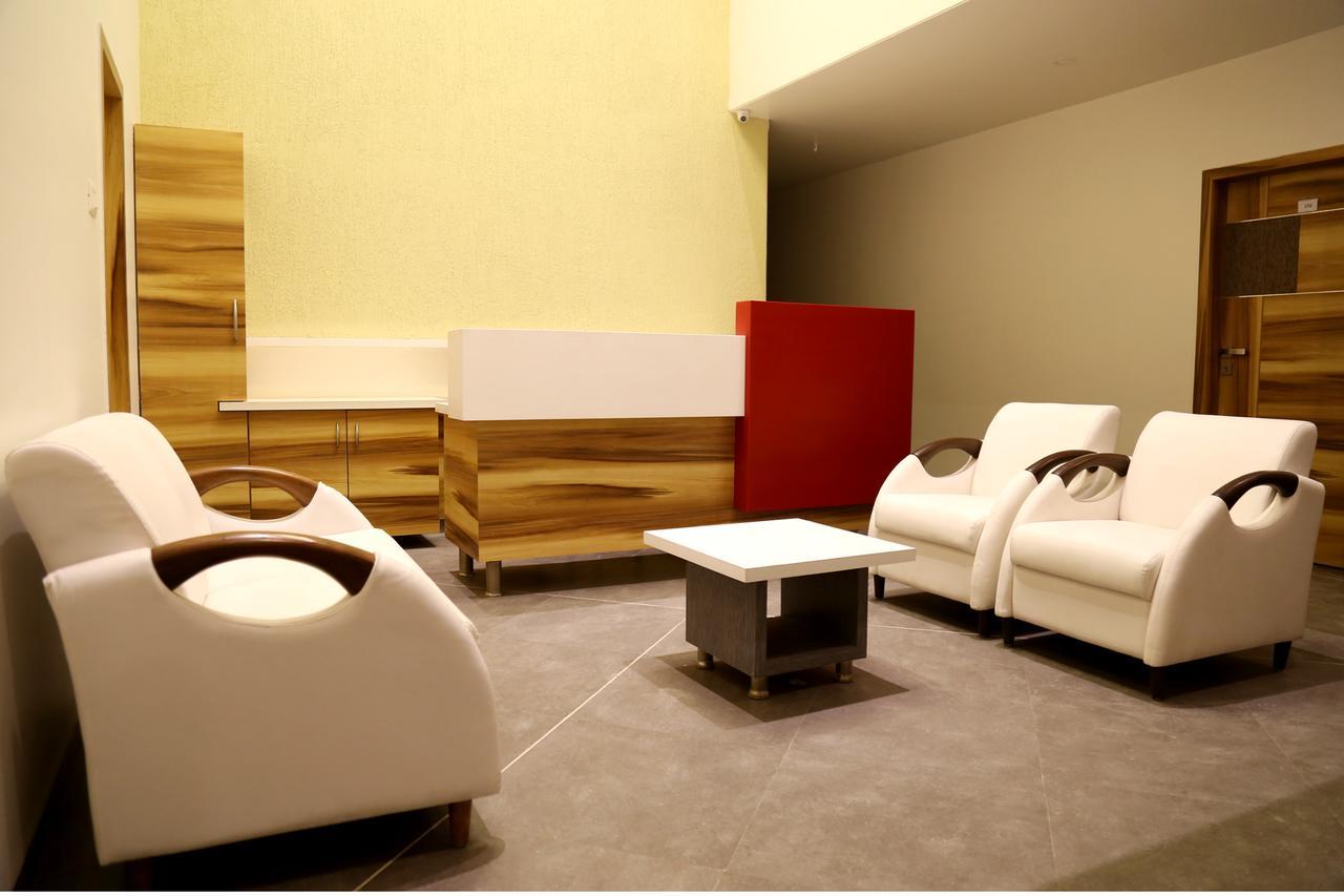 Hotel Vrinda Latur Bagian luar foto