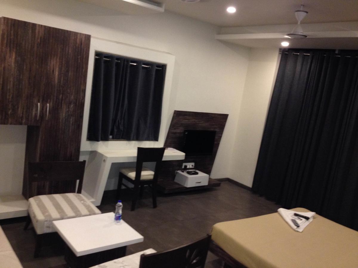 Hotel Vrinda Latur Bagian luar foto
