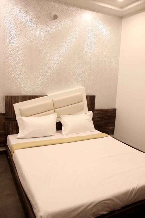 Hotel Vrinda Latur Bagian luar foto